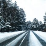 Como conduzir na neve. Uma estrada gelada e com neve