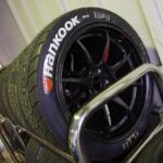 Pneus Hankook vs Michelin. Um carrinho com pneus Hankook