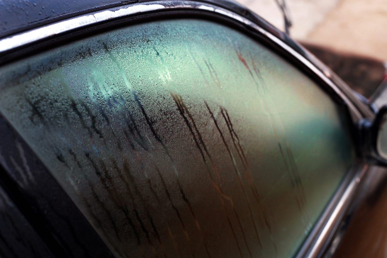 Desembaçar os vidros do carro