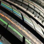 Marcas coloridas nos pneus